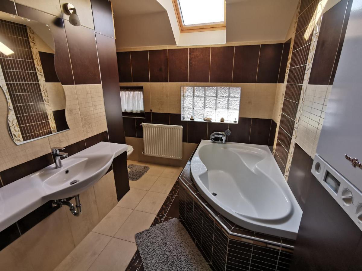 Galery Apartman Gyula Exterior photo