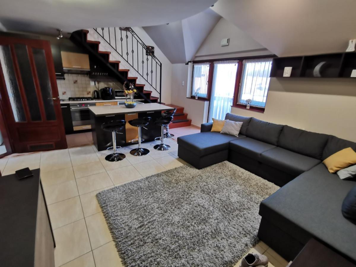 Galery Apartman Gyula Exterior photo